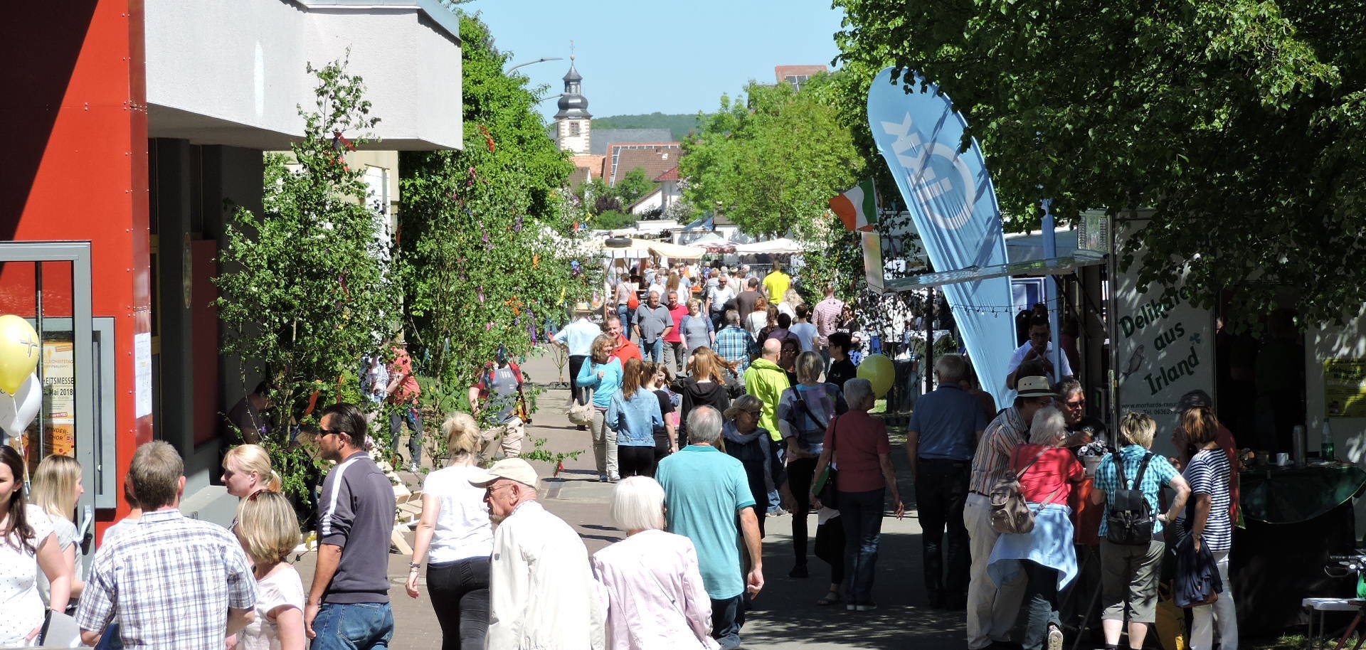 Menschen rund um die Donnersberghalle