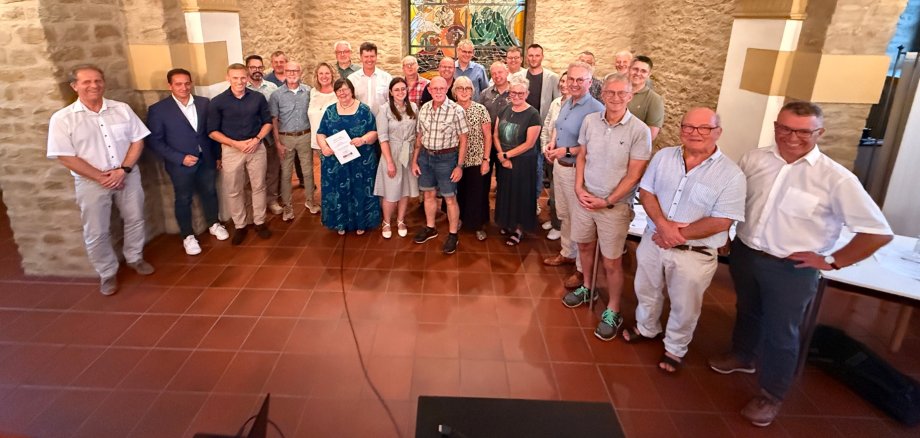 Mitgliederversammlung Verein "Alte Welt" Gruppenbild von Mitgliedern des Vereins Alte Welt im August 2026