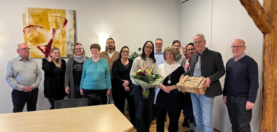 Gruppenbild bei der Feier: 30 Jahre Jubiläum Abschied Scherrer Außenstelle Winnweiler kvhs Donnersbergkreis  