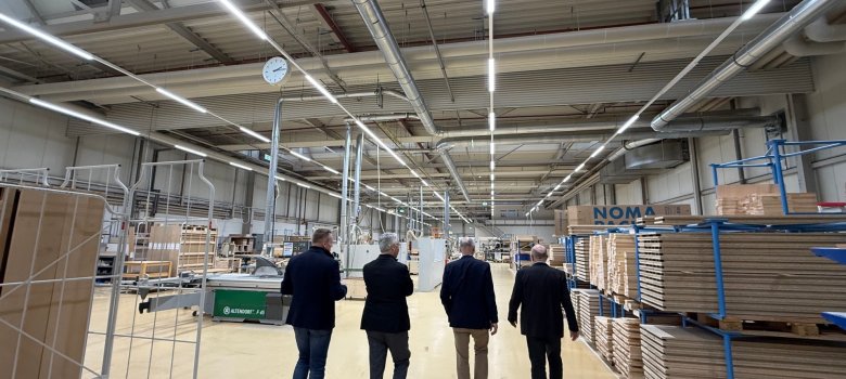 Betriebsbesuch bei Schramm in Winnweiler mit Landrat Guth und Bürgermeister Jacob