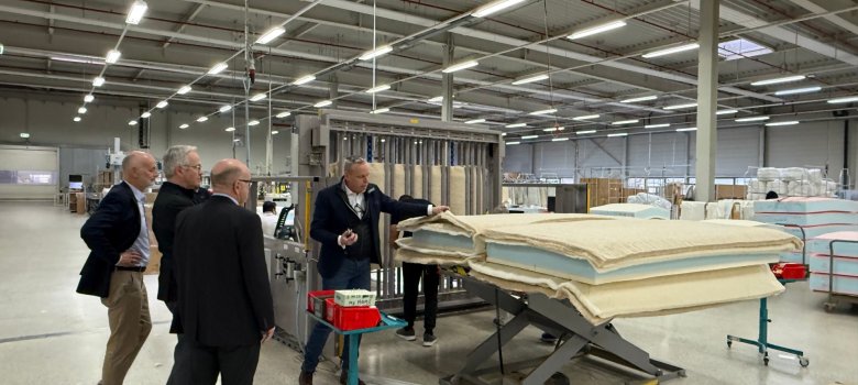 Betriebsbesuch bei Schramm in Winnweiler mit Landrat Guth und Bürgermeister Jacob