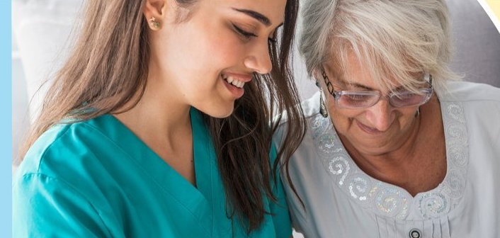 Plakat Karrieremesse Pflege & Gesundheit mit allen wichtigen Informationen und einem Foto einer Pflegerin mit einer älteren Dame