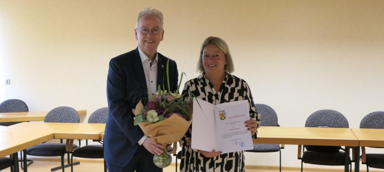 Dienstjubiläen und Höhergruppierung bei der Kreisverwaltung Donnersbergkreis Dienstjubiläen und Höhergruppierung bei der Kreisverwaltung Donnersbergkreis