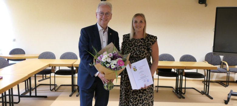 Dienstjubiläen und Höhergruppierung bei der Kreisverwaltung Donnersbergkreis Dienstjubiläen und Höhergruppierung bei der Kreisverwaltung Donnersbergkreis