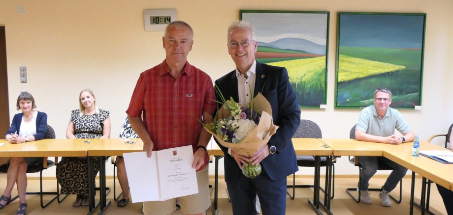 Dienstjubiläen und Höhergruppierung bei der Kreisverwaltung Donnersbergkreis Dienstjubiläen und Höhergruppierung bei der Kreisverwaltung Donnersbergkreis