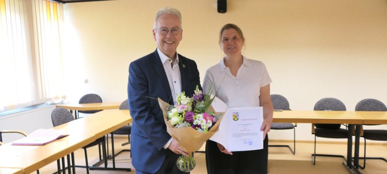 Dienstjubiläen und Höhergruppierung bei der Kreisverwaltung Donnersbergkreis Dienstjubiläen und Höhergruppierung bei der Kreisverwaltung Donnersbergkreis
