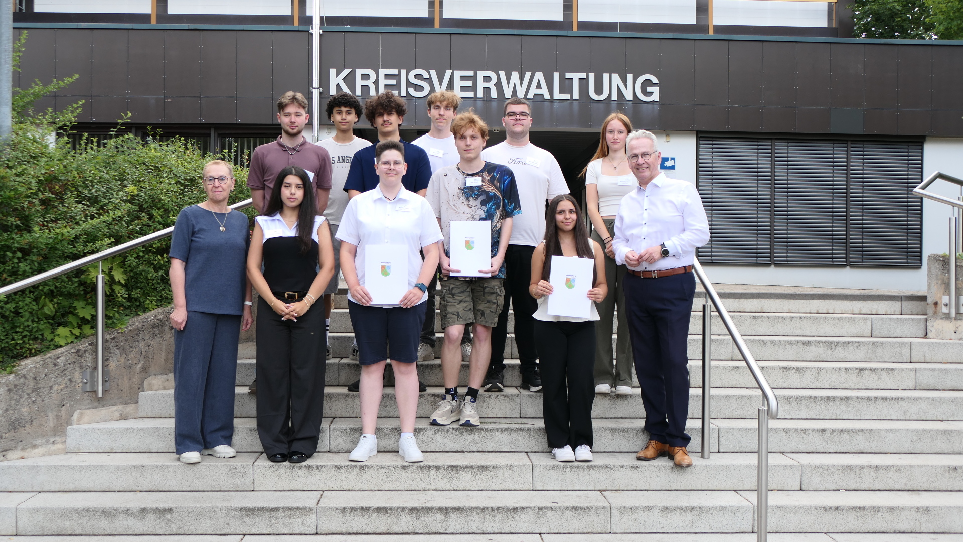Feierlicher Start in die Zukunft – Kreisverwaltung begrüßt neue Auszubildende und Nachwuchskräfte