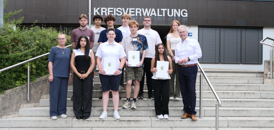 Feierlicher Start in die Zukunft – Kreisverwaltung begrüßt neue Auszubildende und Nachwuchskräfte Feierlicher Start in die Zukunft – Kreisverwaltung begrüßt neue Auszubildende und Nachwuchskräfte