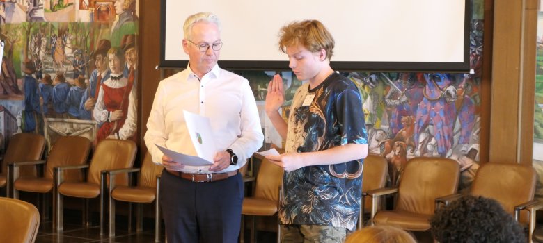 Feierlicher Start in die Zukunft – Kreisverwaltung begrüßt neue Auszubildende und Nachwuchskräfte Feierlicher Start in die Zukunft – Kreisverwaltung begrüßt neue Auszubildende und Nachwuchskräfte
