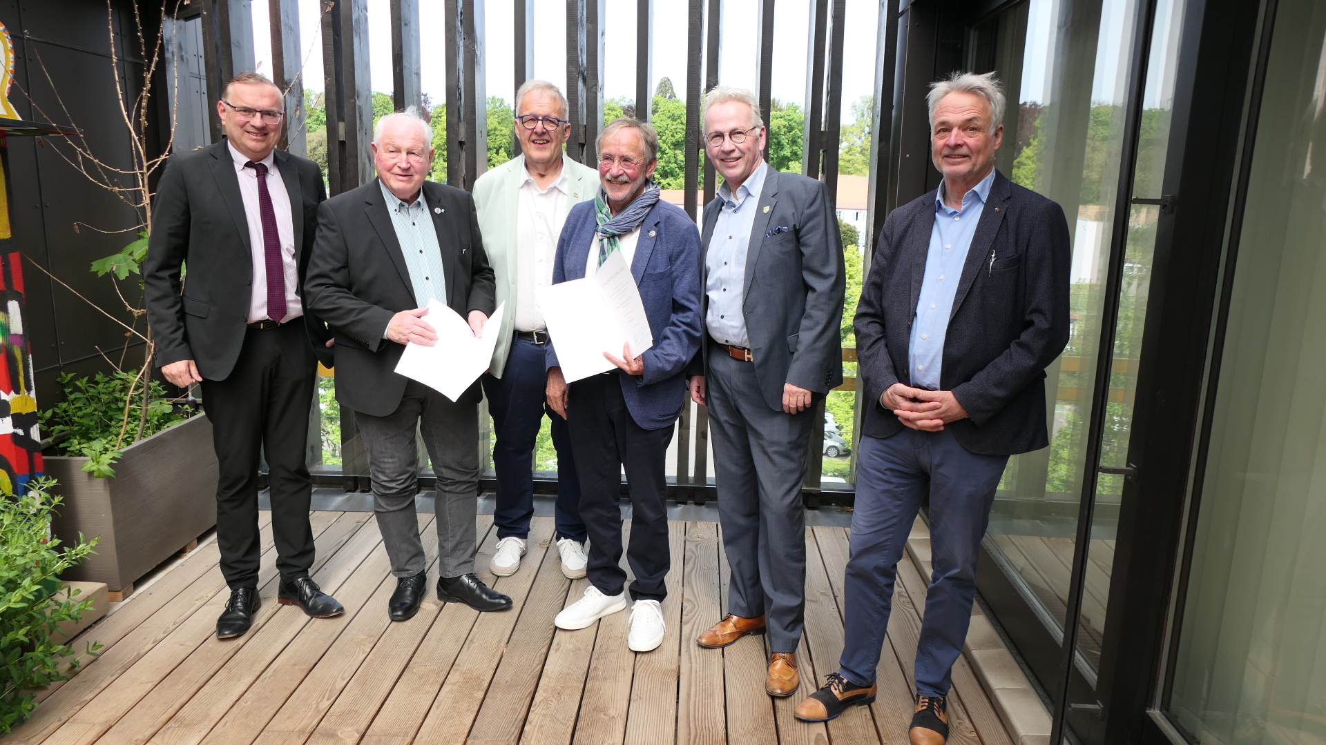 Verleihung der Ehrennadel des Landes an Wolfgang Schwalb aus Eisenberg und Helmut Brand aus Waldgrehweiler