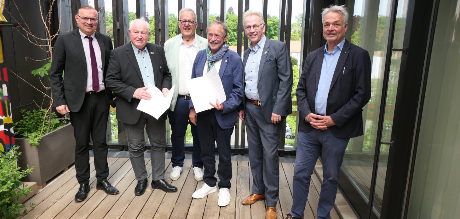 Verleihung der Ehrennadel des Landes an Wolfgang Schwalb aus Eisenberg und Helmut Brand aus Waldgrehweiler
