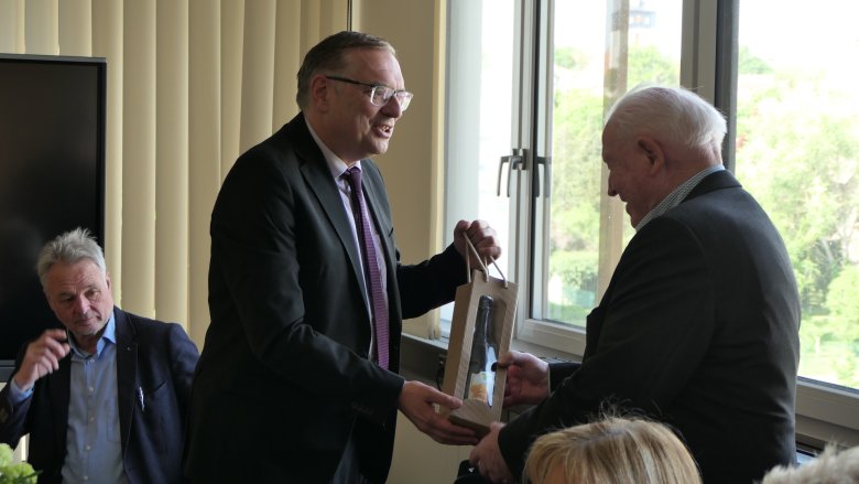 Verleihung der Ehrennadel des Landes an Helmut Brand aus Waldgrehweiler (mit Michael Cullmann)