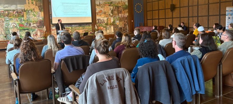 Blick in den Sitzungssaal beim Tag der seelischen Gesundheit 2026 Blick in den Sitzungssaal beim Tag der seelischen Gesundheit 2026