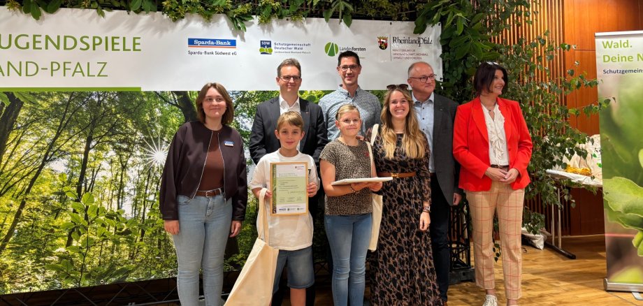 Grundschule Stetten erfolgreich bei den Waldjugendspielen: Klasse 4a erreicht dritten Platz auf Landesebene Grundschule Stetten erfolgreich bei den Waldjugendspielen: Klasse 4a erreicht dritten Platz auf Landesebene