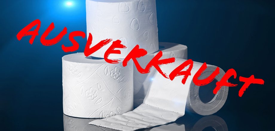 Vier Rollen Toilettenpapier - davor der Schriftzug: Ausverkauft