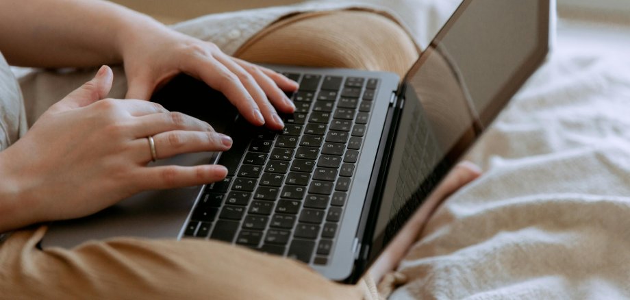 Computer zuhause Ein Computer wird zuhause genutzt