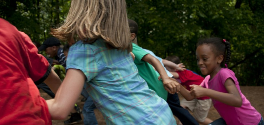 Spielende Kinder