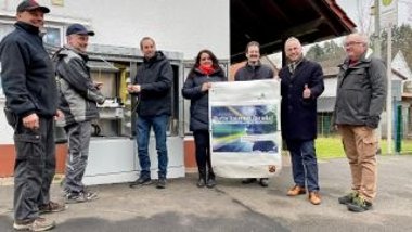 Gruppenbild vom Beginn des Breitbandausbaus im Dezember 2021 mit Landrat Rainer Guth.