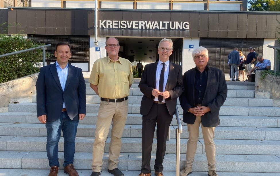 Gruppenbild der Kreisbeigeordneten mit Landrat Rainer Guth. Von links nach rechts: Herr Güngör Aydin, Herr Dr. Karl Landfried, Herr Rainer Guth und Herr Ralph Molter.